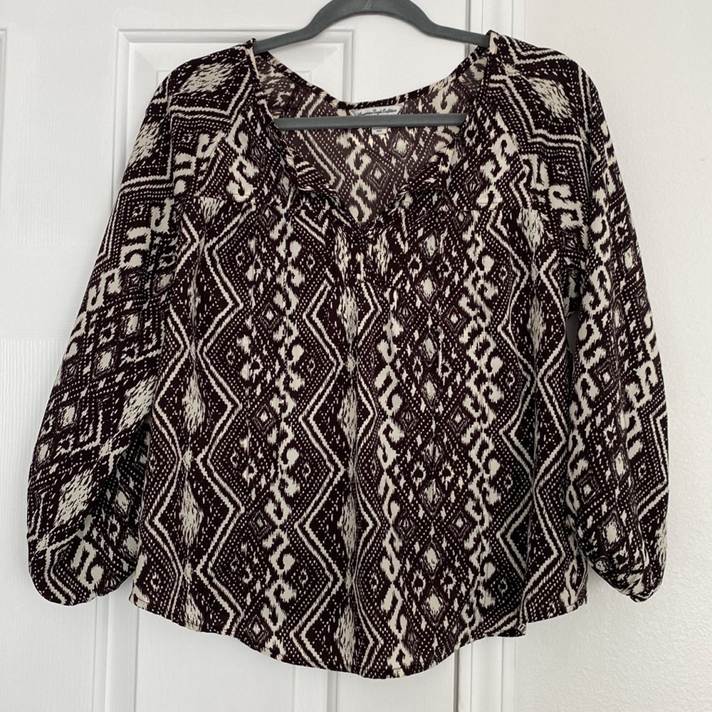 AEO pleasant top with ballon sleeves.